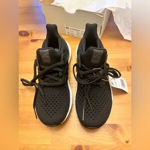 Adidas Ultraboost 1.0 J size 4